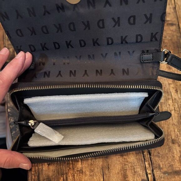 DKNY Sina Wallet Black Bag Purse 3 Compartment Zip Around Crossbody NWT - Picture 4 of 4